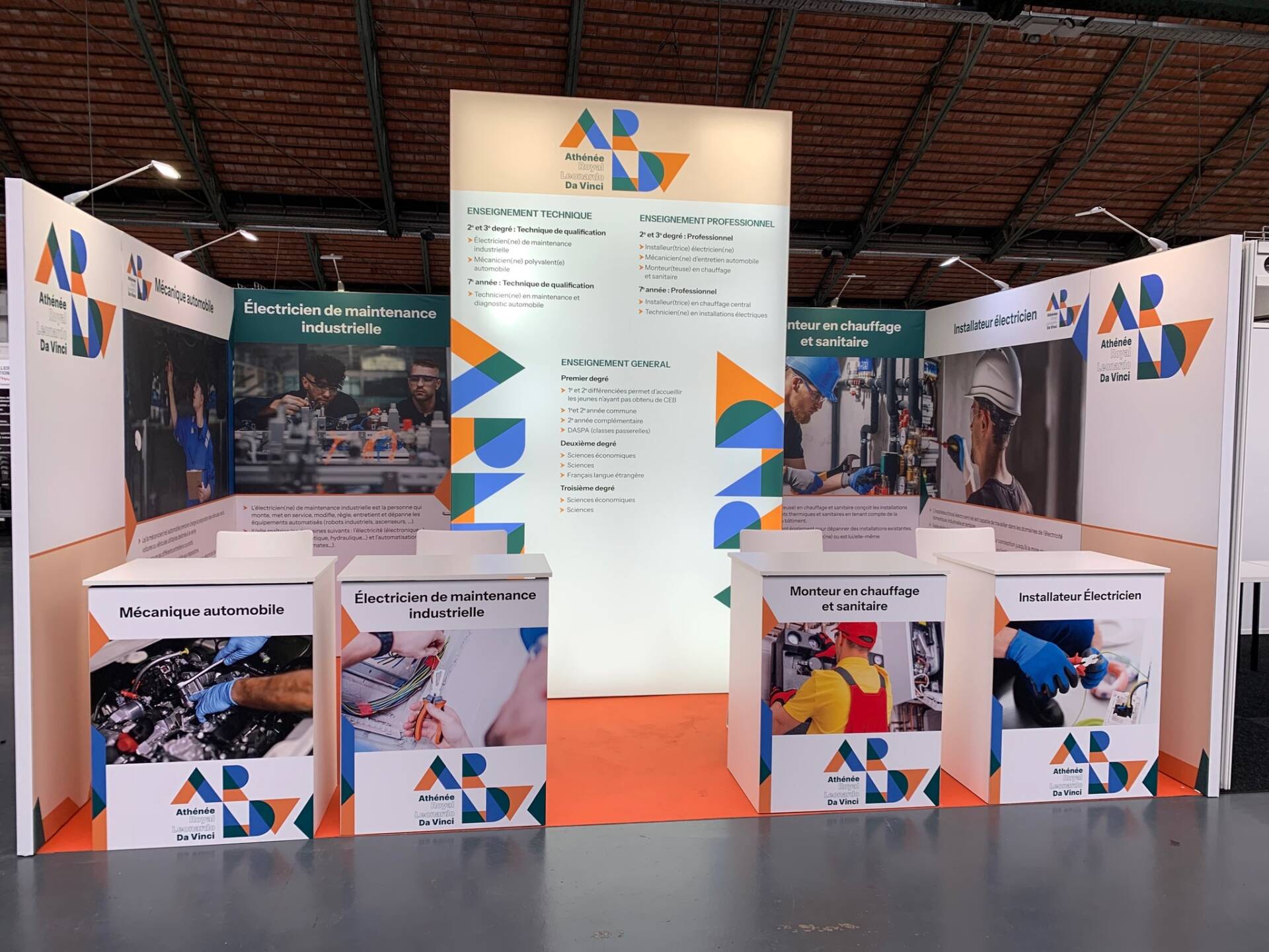 Stand Athénée Royal Leonardi Da Vinci salon SIEP Bruxelles 2024